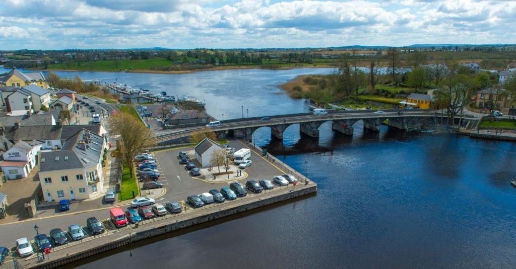 24 Beds In Carrick On Shannon Eksteriør bilde